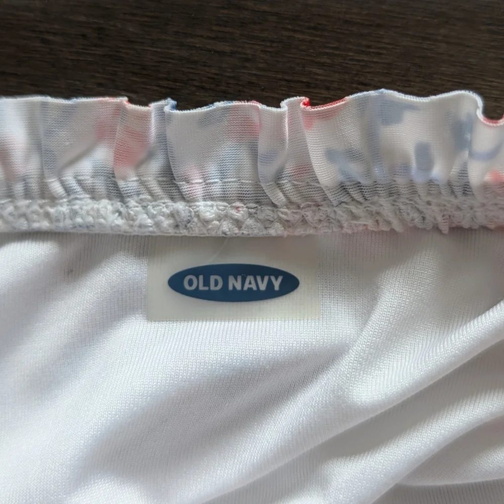 3/$15 - Old Navy White Floral Swimsuit With Smocked Top Size Small 6-7